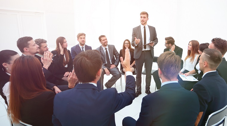 企業(yè)管理培訓(xùn)經(jīng)典20：何把握與人溝通的技巧？